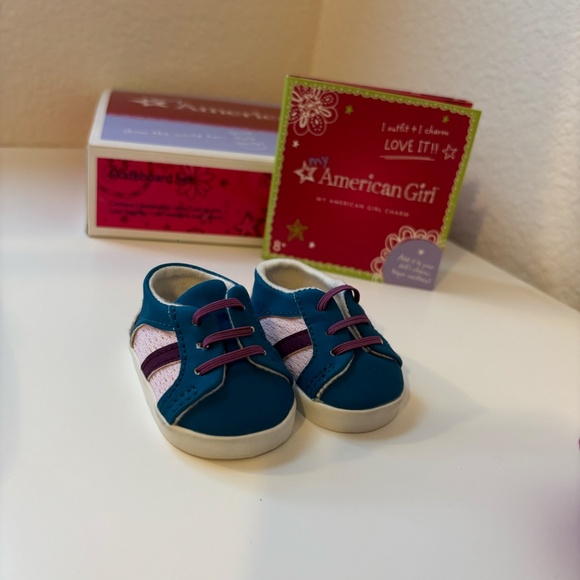 Retired 2011 American Girl Doll Skateboard Set Complete in Box w/ Charm - Picture 4 of 8